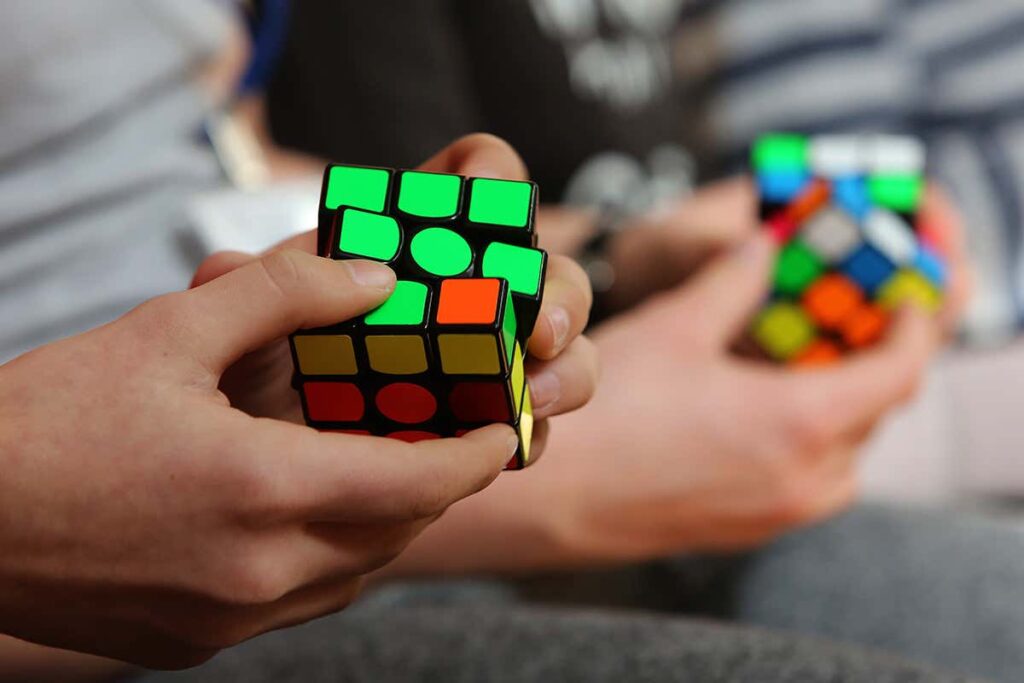 Jak ułożyć kostkę Rubika 3×3 – najprostsza metoda !