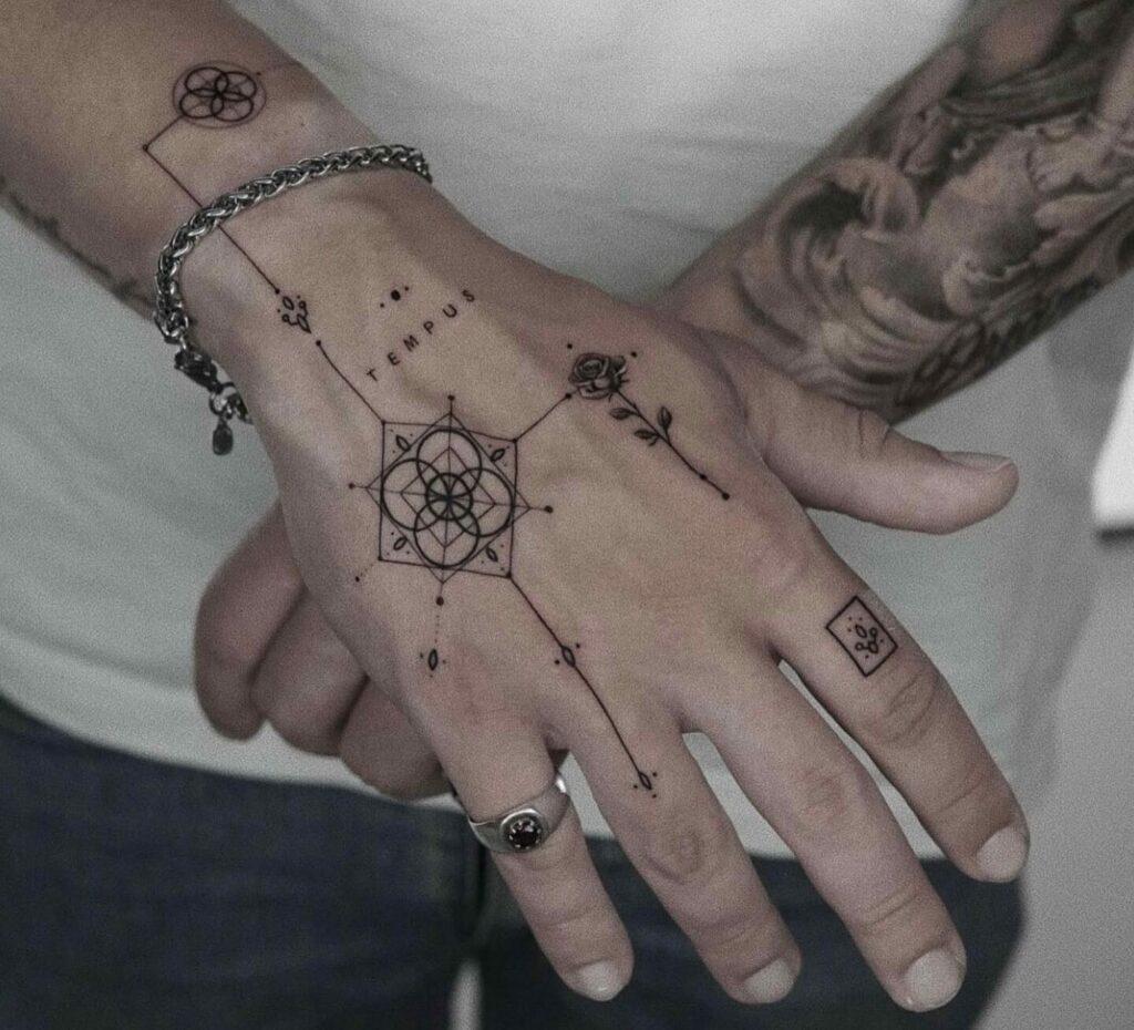 Tatuaż na dłoń męski – najmodniejsze wzory