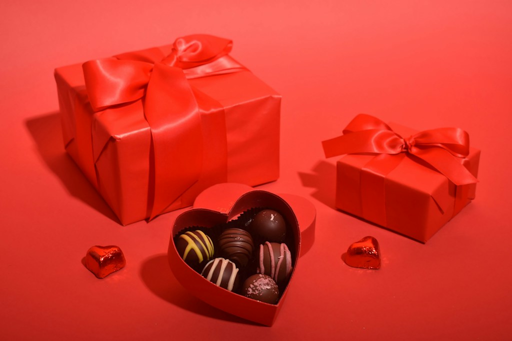Znajdź perfekcyjny upominek na Walentynki 2024: Poznaj niepowtarzalne propozycje prezentów dla Twojej lepszej połówki