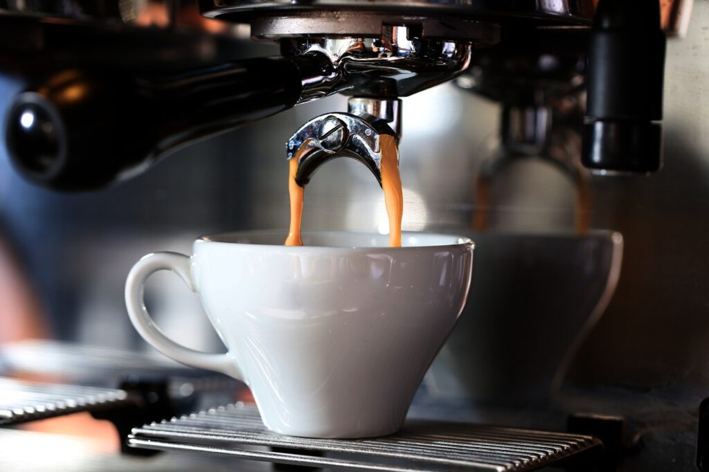 Domowy barista – pomysł na hobby. Co musisz wiedzieć o kawie?